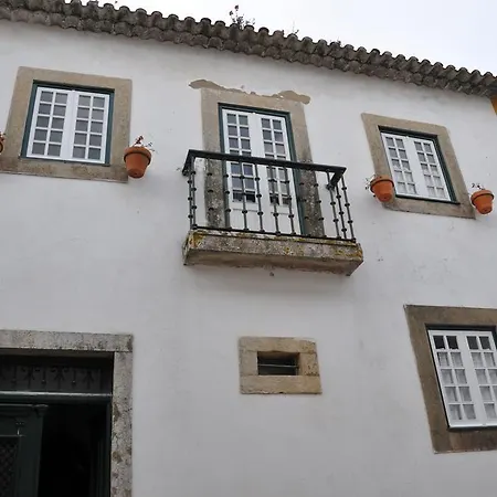 Casa Com Jardim Dentro Da Muralha De